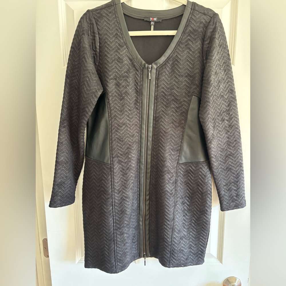 🟢YEST, black woven poly midi dress. L/s with panels and full zipper. Size 10